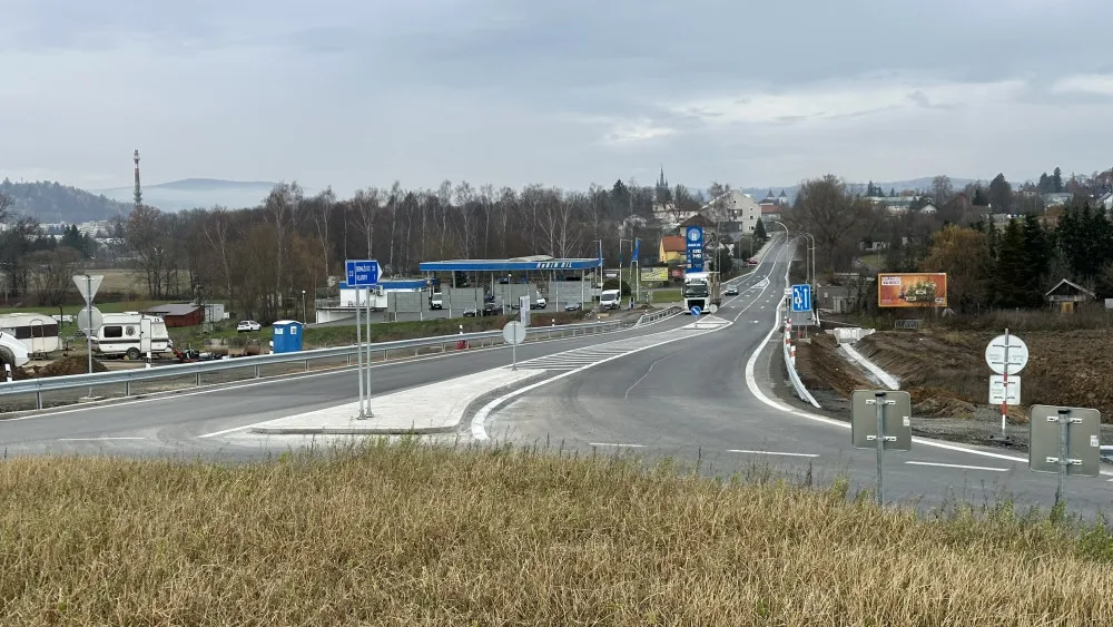 Nový obchvat Klatov je hotový a průjezdný v celé své délce 7,6 km. Cestu na Šumavu zkrátí o 10 minut