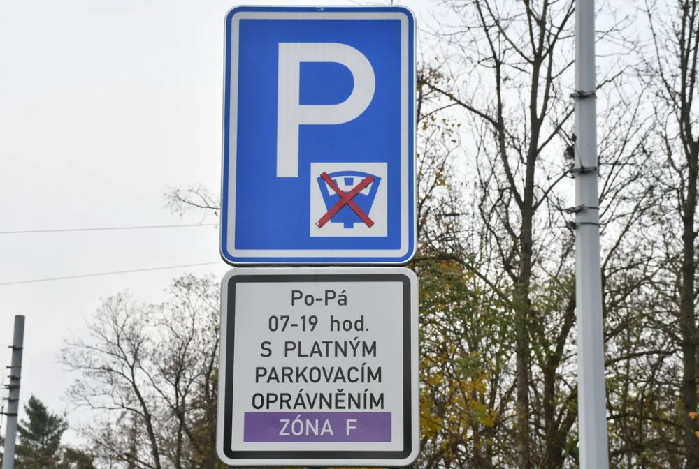 Město rozšířilo zóny placeného parkování na Borech a Slovanech