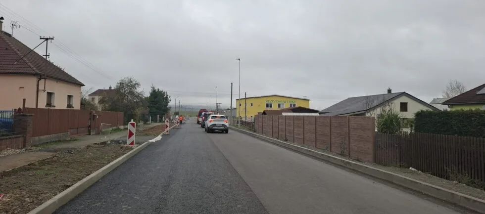 Dočasně končí opravy silnice I/19 v Nezvěsticích na Plzeňsku. Průtah obcí bude opět průjezdný bez větších omezení
