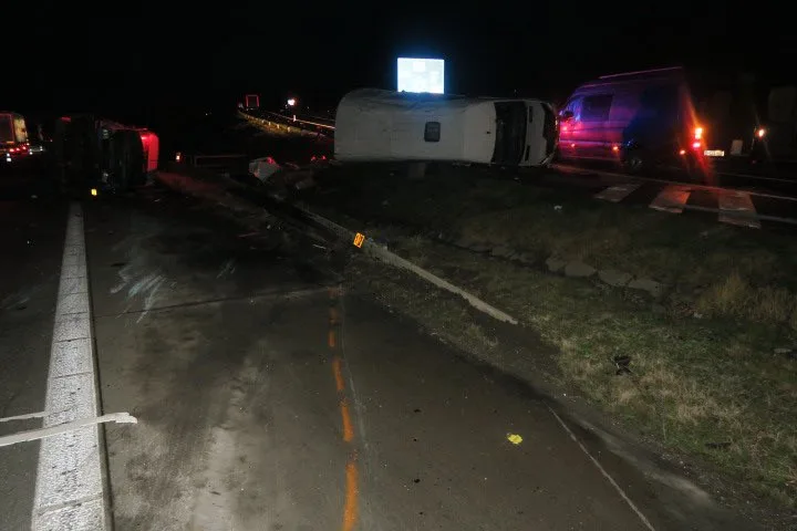 Střet dodávky s náklaďákem ochromil provoz na dálnici D5. Nehoda se stala na 89. kilometru směr Rozvadov