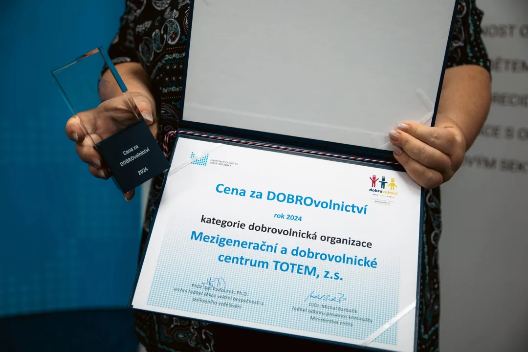Totem funguje v Plzni už 25 let. Pomáhá rodinám, dětem i seniorům. Za dobu existence jím prošly tisíce dobrovolníků