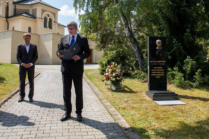 Čestný hrob odhalilo město v srpnu 2023.