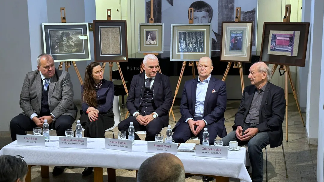 Unikátní sbírku 66 koláží světově proslulého umělce Jiřího Koláře získala galerie darem od společnosti ČEZ