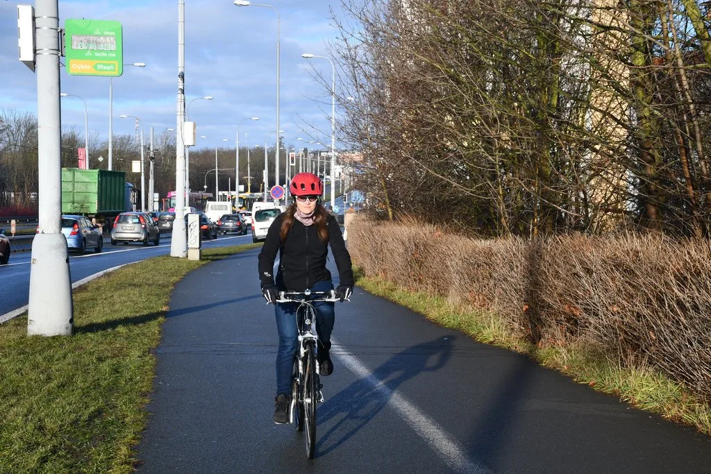 Cyklisty na frekventovaných stezkách nově sledují dva sčítače s displejem, město za ně dalo bezmála milion