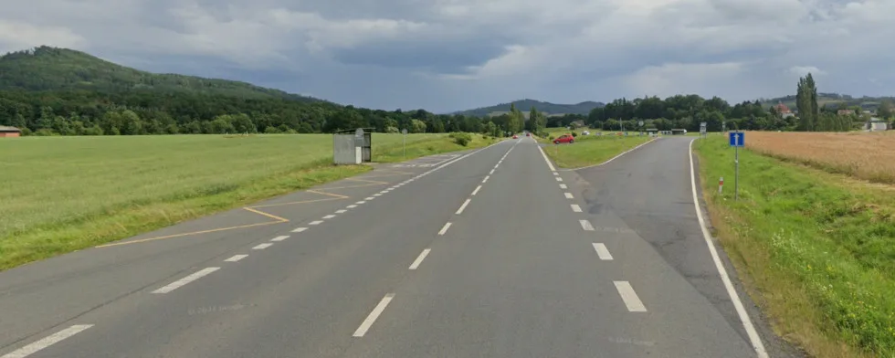 Křižovatka na hlavním tahu frekventované silnice I/22 směrem k hranicím se SRN pojede letos rozsáhlou opravou a přestavbou