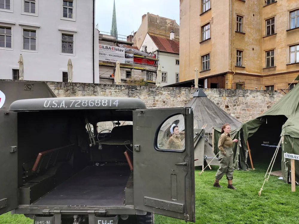 109. evakuační nemocnice se v roce 1945 starala vojáky i místní obyvatele, spolek teď hledá dobové artefakty