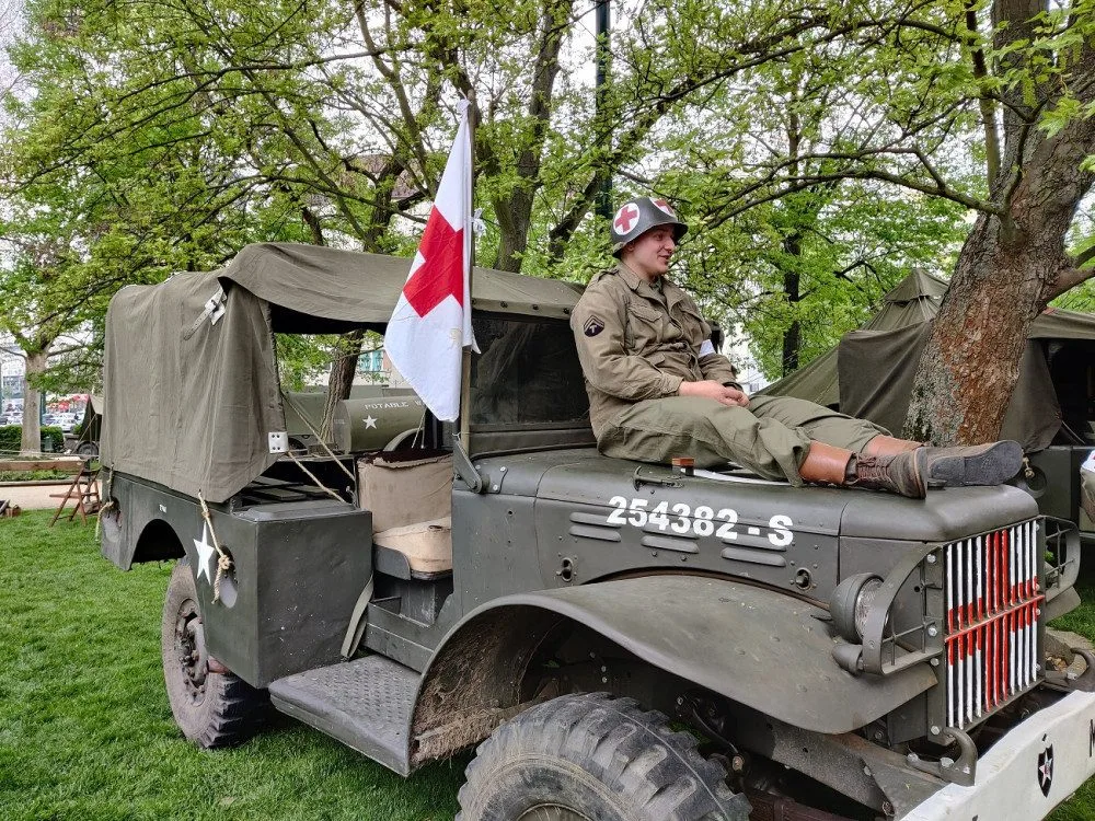 109. evakuační nemocnice se v roce 1945 starala vojáky i místní obyvatele, spolek teď hledá dobové artefakty