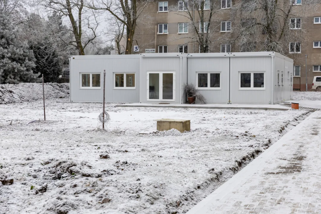 Mladí zahradníci mohou využívat nové kontejnerové učebny. Plzeňský kraj za ně zaplatil deset milionů