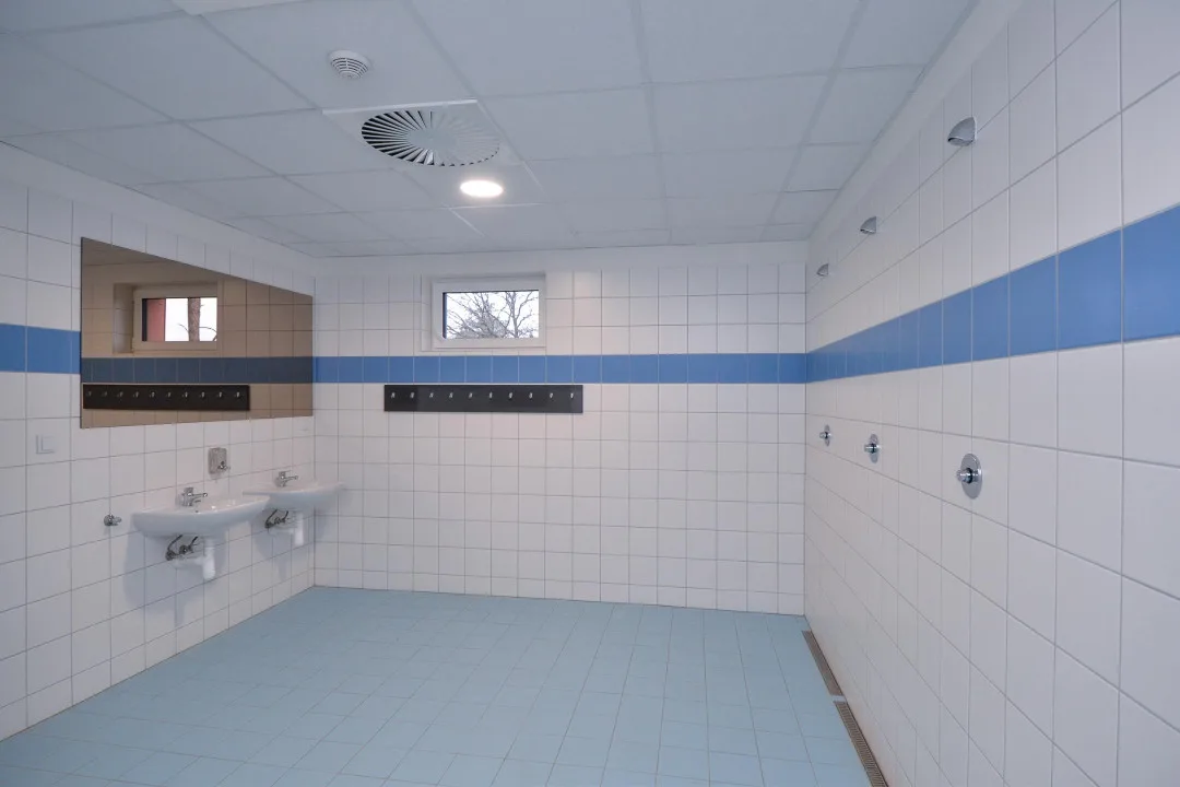 Sportovní areál Prokopávka v Plzni má nové šatny a restauraci. Investice přesáhla 30 milionů korun