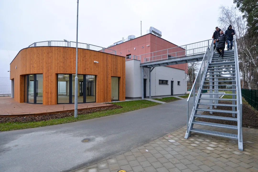 Sportovní areál Prokopávka v Plzni má nové šatny a restauraci. Investice přesáhla 30 milionů korun