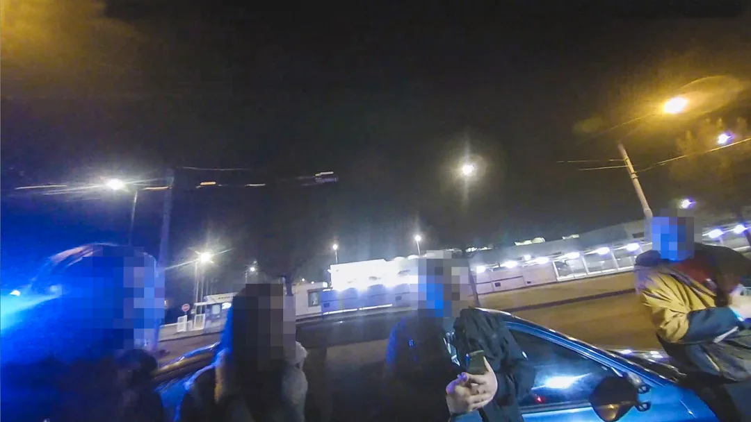 A autě cestovaly mimo jiné i dvě nezletilé dívky pod vlivem alkoholu