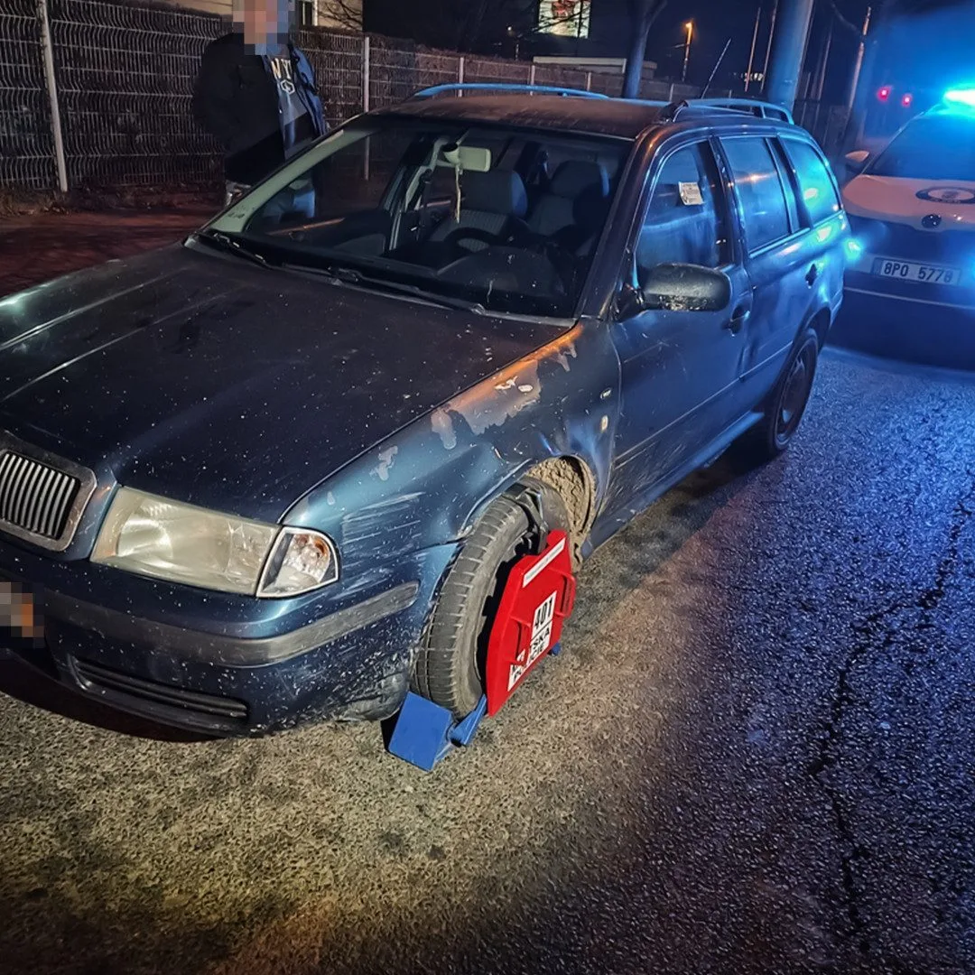 V měřeném úseku ujížděl řidič strážníkům rychlostí 140 km/h. Z několika lží ho nakonec usvědčilo policejní foto