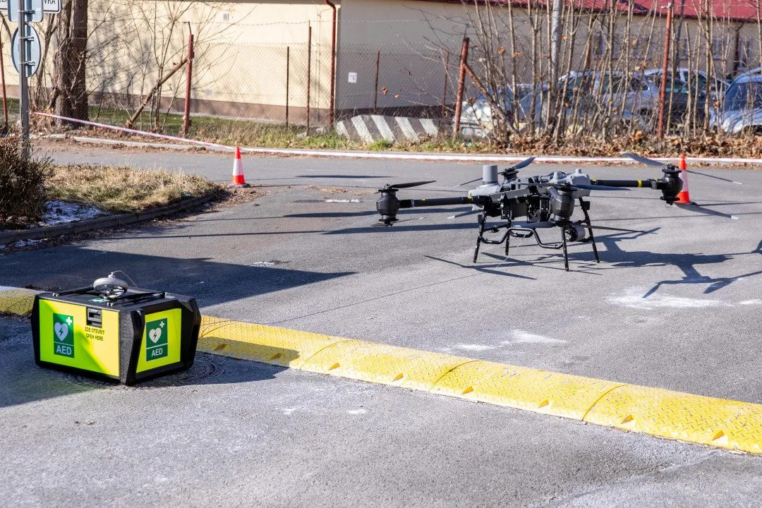 Transport zdravotnického materiálu pomocí dronů pro záchrannou službu testuje jako první v ČR unikátní projekt