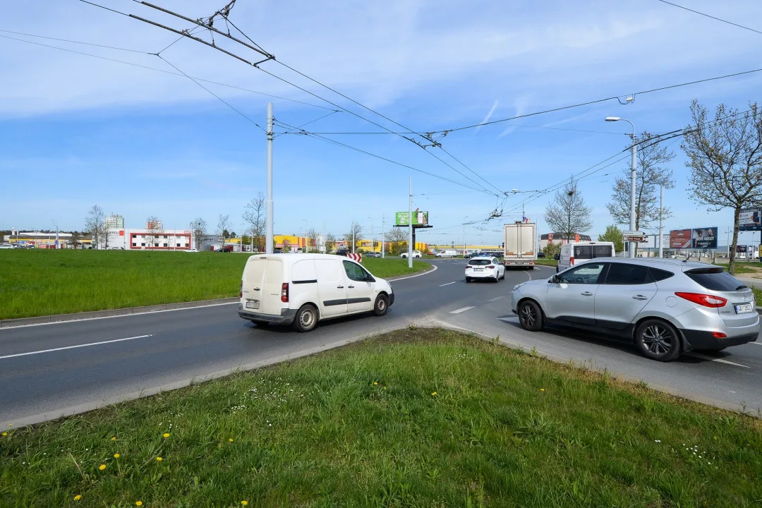 Startuje přestavba obří a velmi vytížené křižovatky ve městě, řidiče čeká půlroční omezení