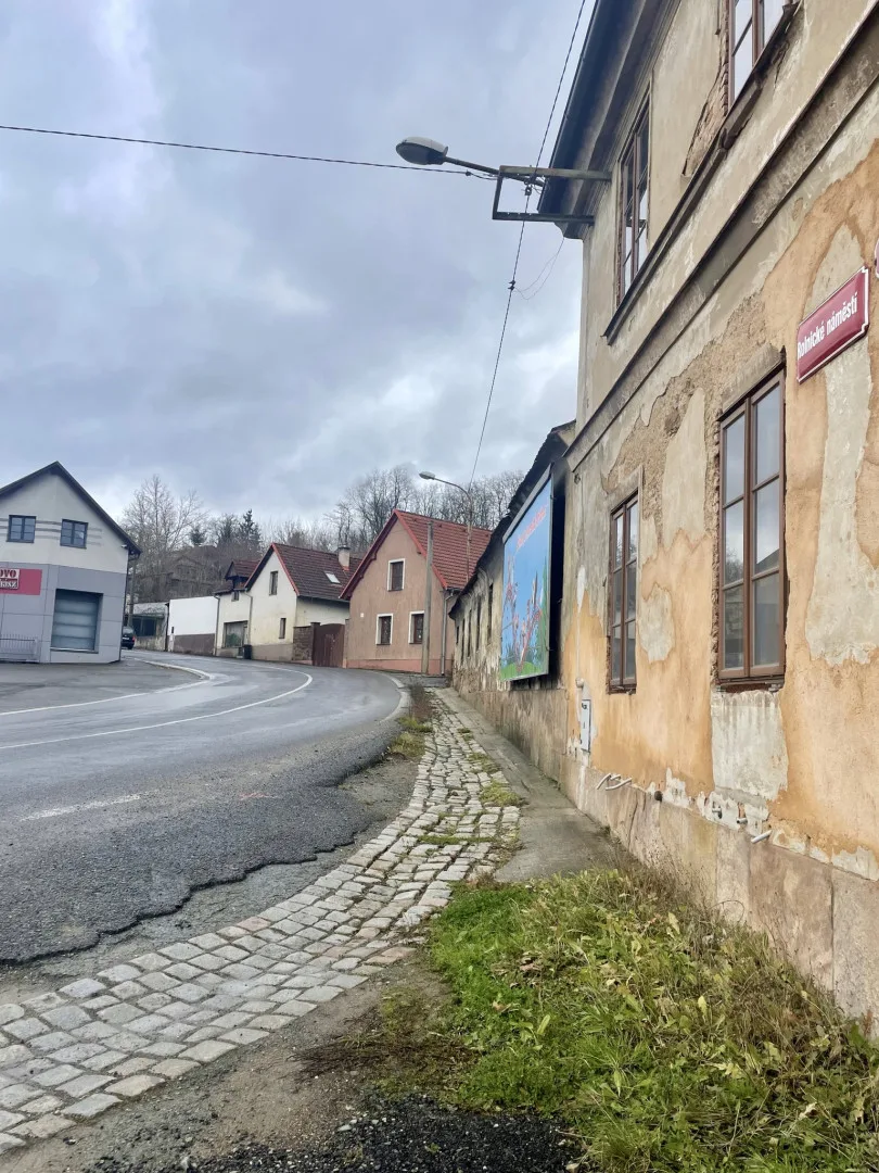 Auta budou smět na cyklostezku, alternativní objízdná trasa vznikne kvůli rekonstrukci Rolnického náměstí