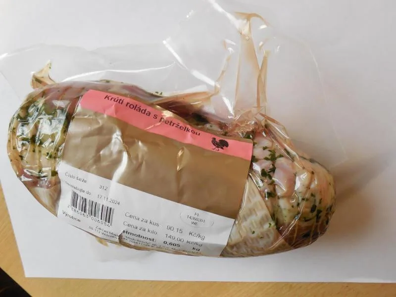 Oblíbený řetězec prodával polské maso se salmonelou, zjistila inspekce