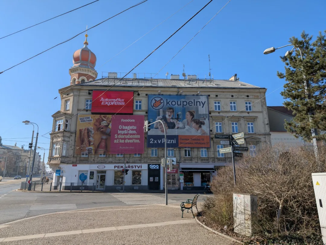 Sady Petatřicátníků jsou ukázkou vizuálního smogu v praxi.