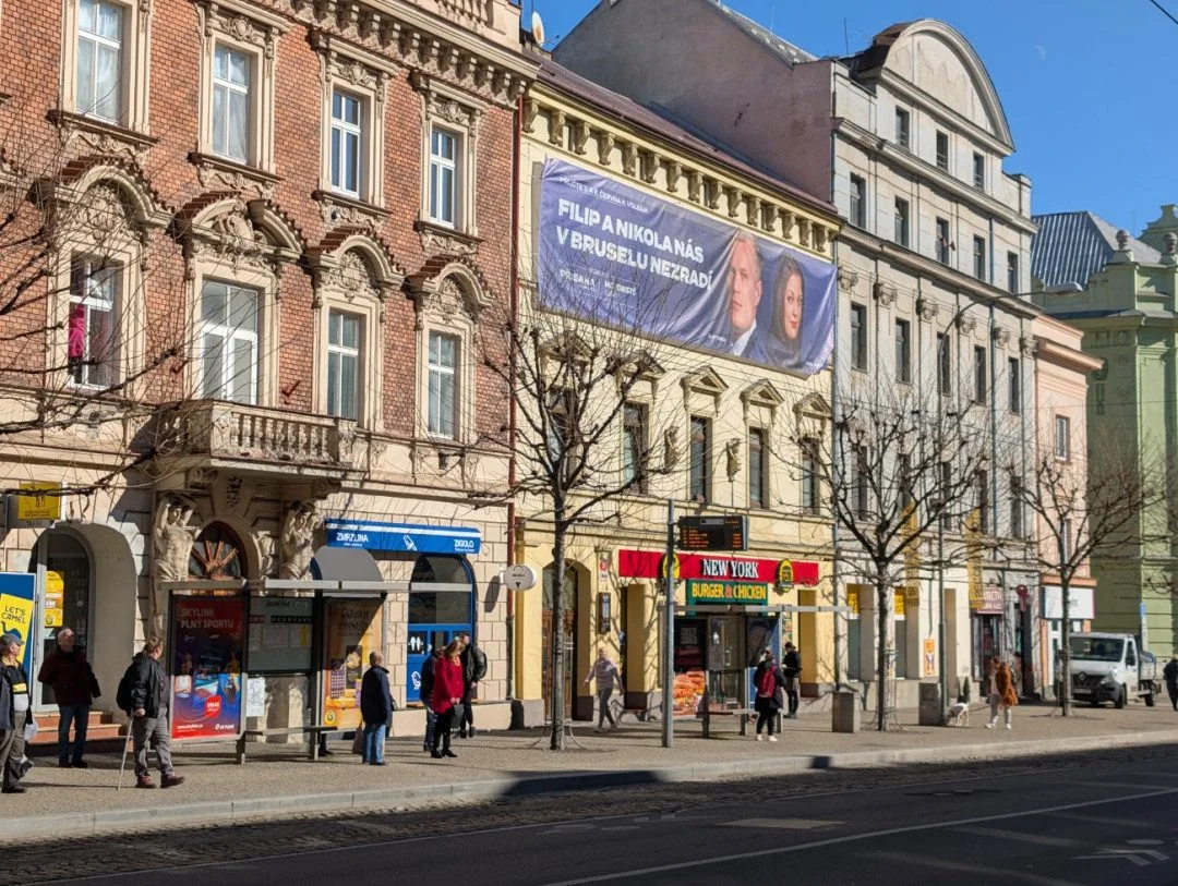 Také Americká třída je reklamou zahlcena.