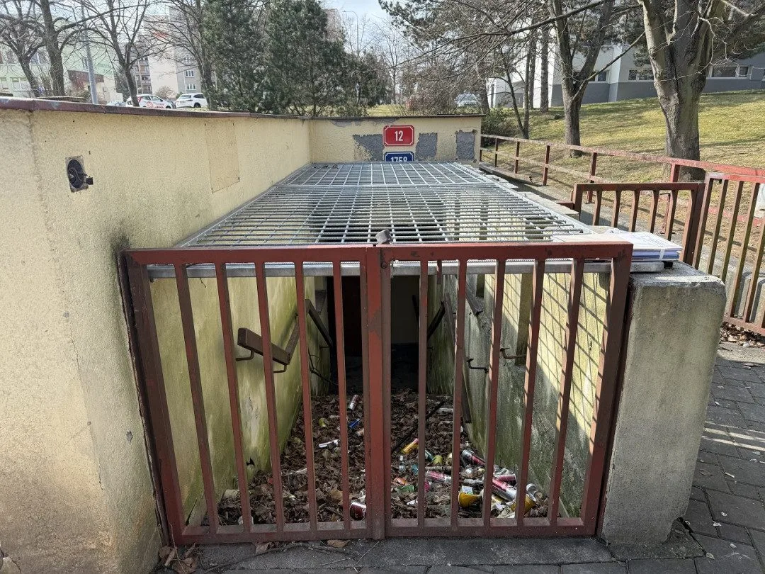 Nevzhledné záchodky se promění v moderní kavárnu, přestavba vyjde na 14 milionů