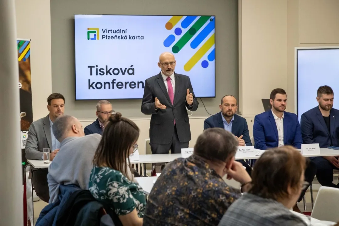 Cestování po kraji ulehčí nová aplikace, Virtuální Plzeňská karta usnadní třeba nákup jízdenek