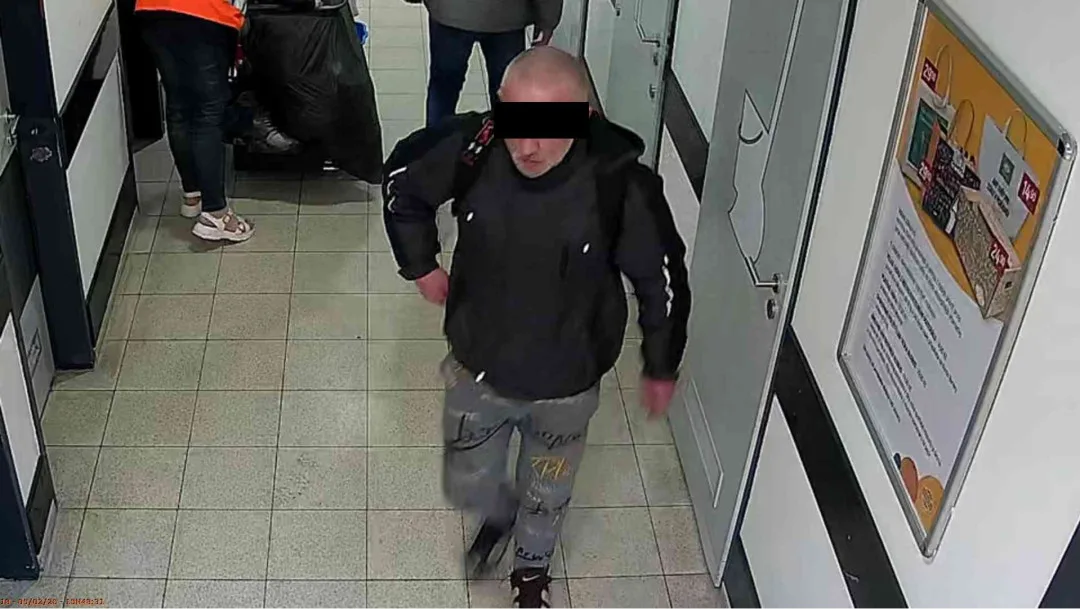 Blesková spolupráce s veřejností zafungovala. Policisté už pp pár hodinách znají totožnost muže ze záběru kamery
