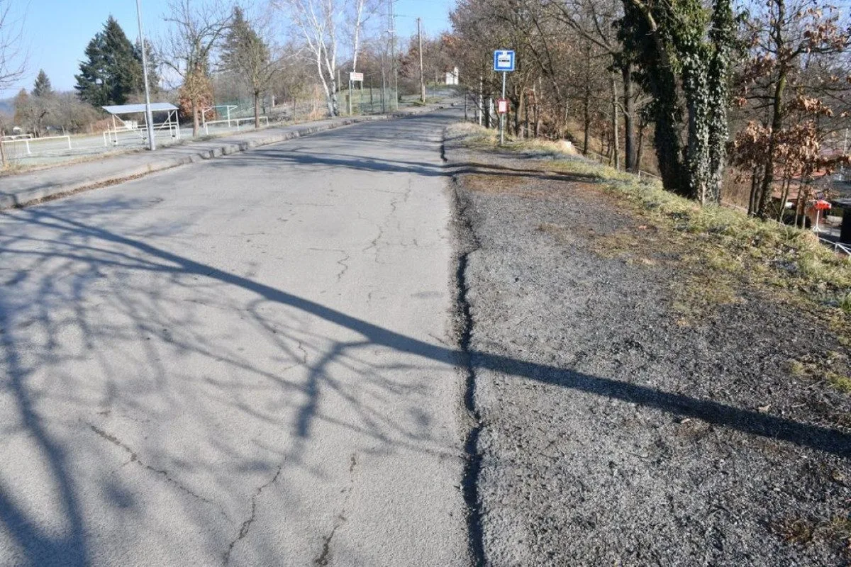 Startuje oprava Plzeňské cesty. Vždy zůstane průjezdný jeden jízdní pruh pro kyvadlový provoz řízený světly