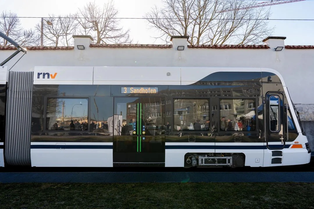 Škodováci vyrobili nejdelší tramvaj na světě, měří téměř 60 metrů. Dvanáct obřích souprav bude jezdit v SRN