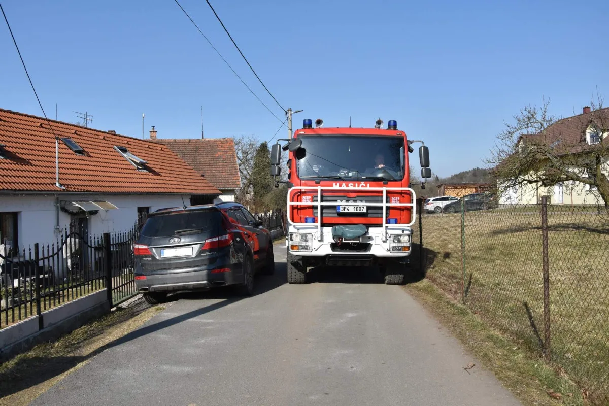 Alarmující výsledky průjezdnosti ulic na menších obcích, místy se hasiči úplně zasekli