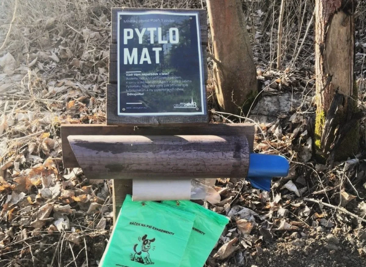 Čistší les díky dobrovolníkům. Pytlomaty jsou zpět na Nové Hospodě.