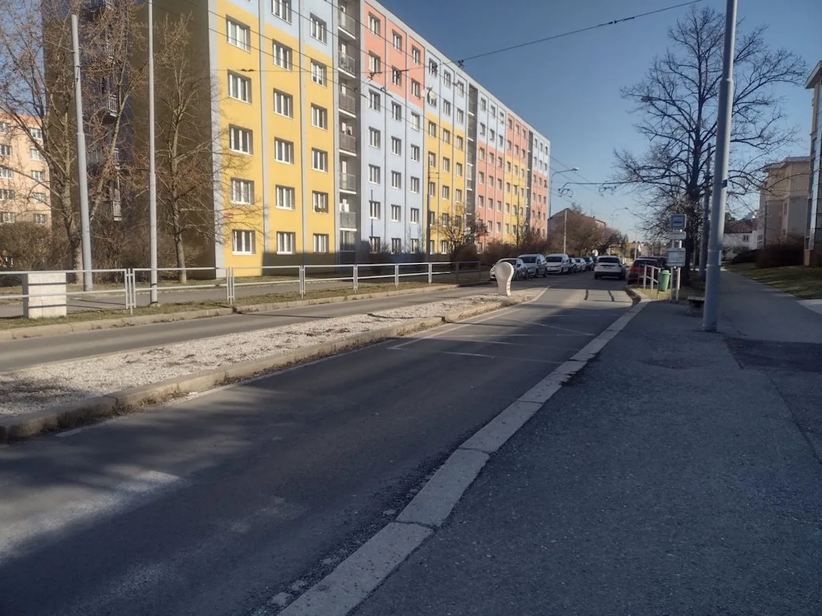 Rekonstrukce ulice Na Dlouhých uzavře provoz i omezí MHD až do července.
