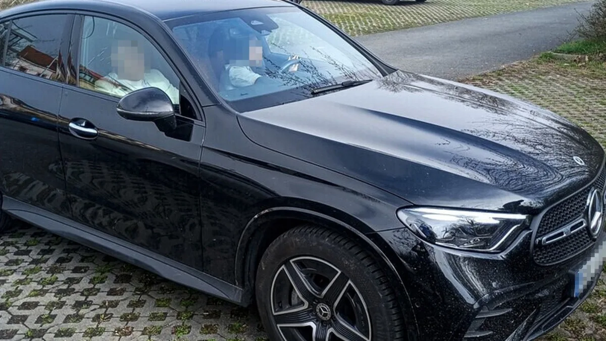 Příliš rychle jela ve městě i tato řidička vozu značky Mercedes