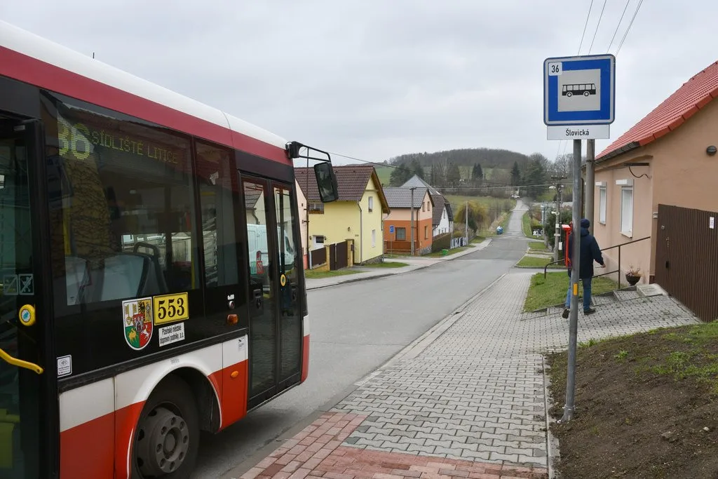 Zcela nová autobusová linka MHD číslo 36 zajíždí i do míst, kde jsou velmi úzké komunikace