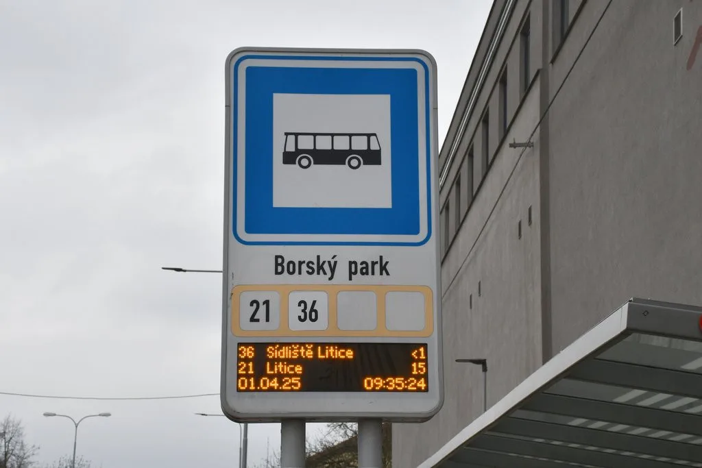 Zcela nová autobusová linka MHD číslo 36 zajíždí i do míst, kde jsou velmi úzké komunikace