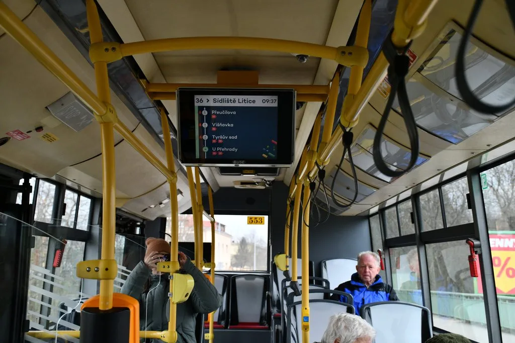Zcela nová autobusová linka MHD číslo 36 zajíždí i do míst, kde jsou velmi úzké komunikace