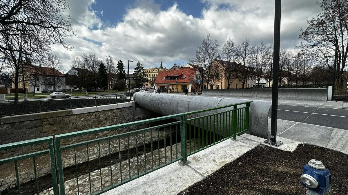 ANKETA: Nový most překvapil občany svým velmi netradičním zábradlím. Jak se vám líbí?