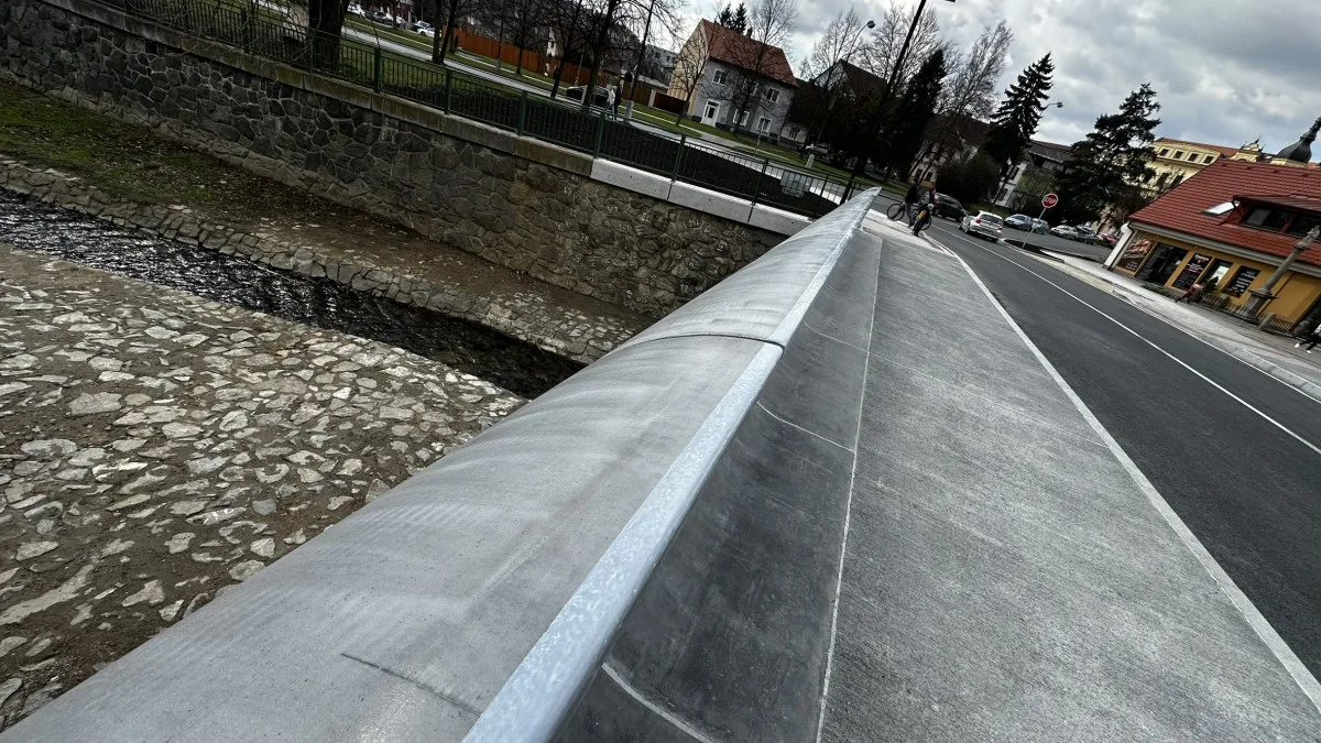 ANKETA: Nový most překvapil občany svým velmi netradičním zábradlím. Jak se vám líbí?