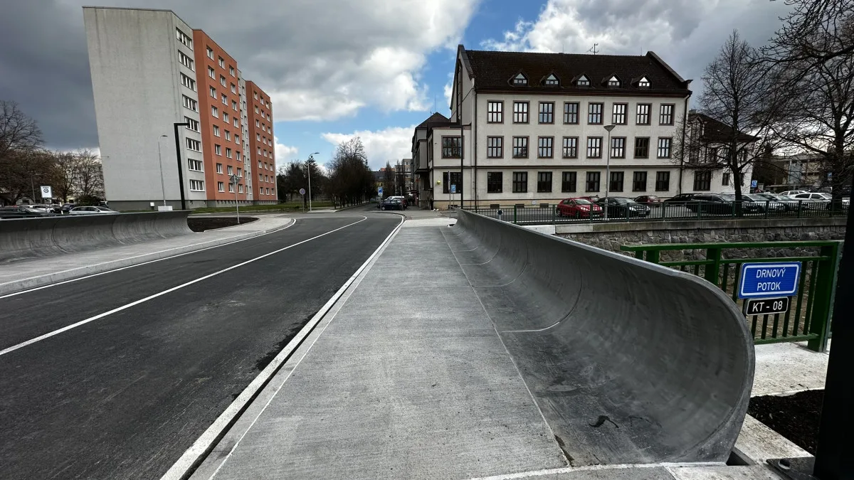 ANKETA: Nový most překvapil občany svým velmi netradičním zábradlím. Jak se vám líbí?