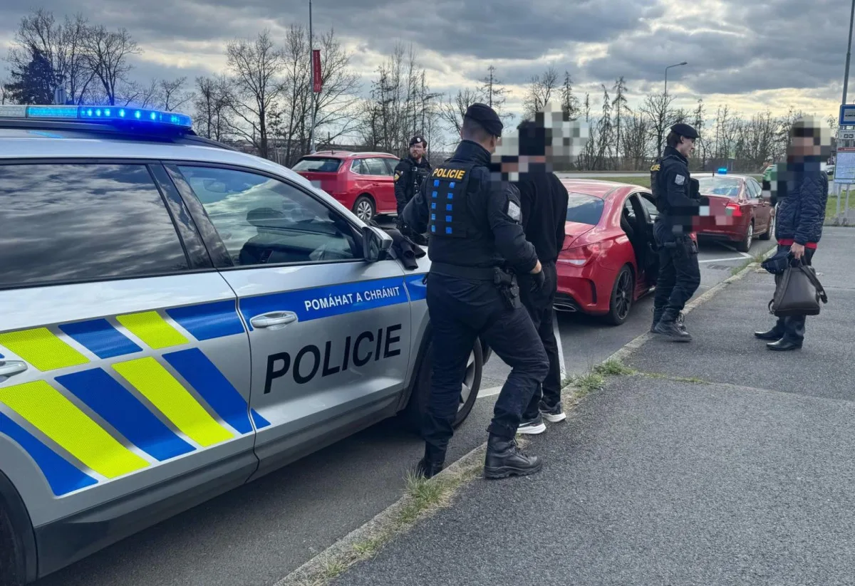 Policisté v dubnu uskutečnili rozsáhlou síť pobytových kontrol cizinců