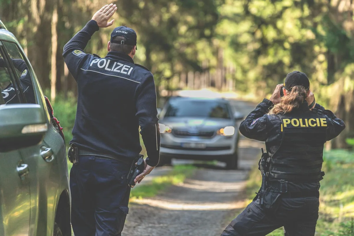 Policisté v dubnu uskutečnili rozsáhlou síť pobytových kontrol cizinců. Hledali padělané doklady i nelegální pracovníky