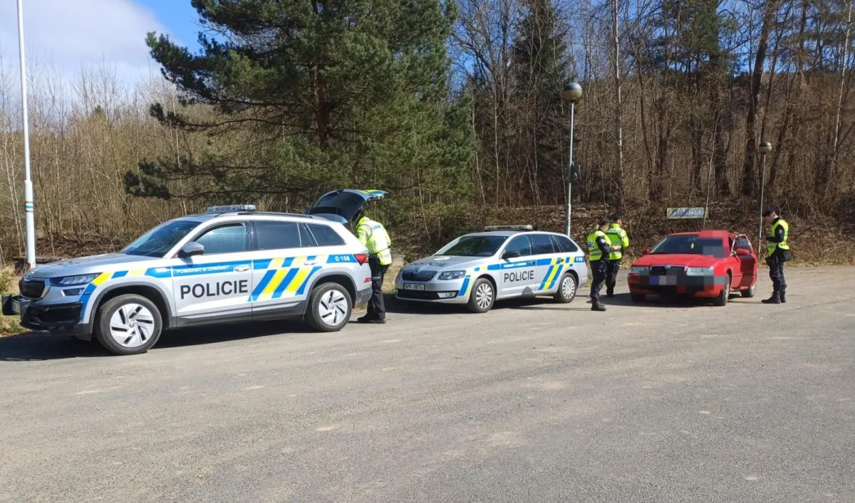 Policisté v dubnu uskutečnili rozsáhlou síť pobytových kontrol cizinců. Hledali padělané doklady i nelegální pracovníky
