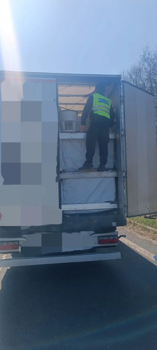 Policisté v dubnu uskutečnili rozsáhlou síť pobytových kontrol cizinců. Hledali padělané doklady i nelegální pracovníky