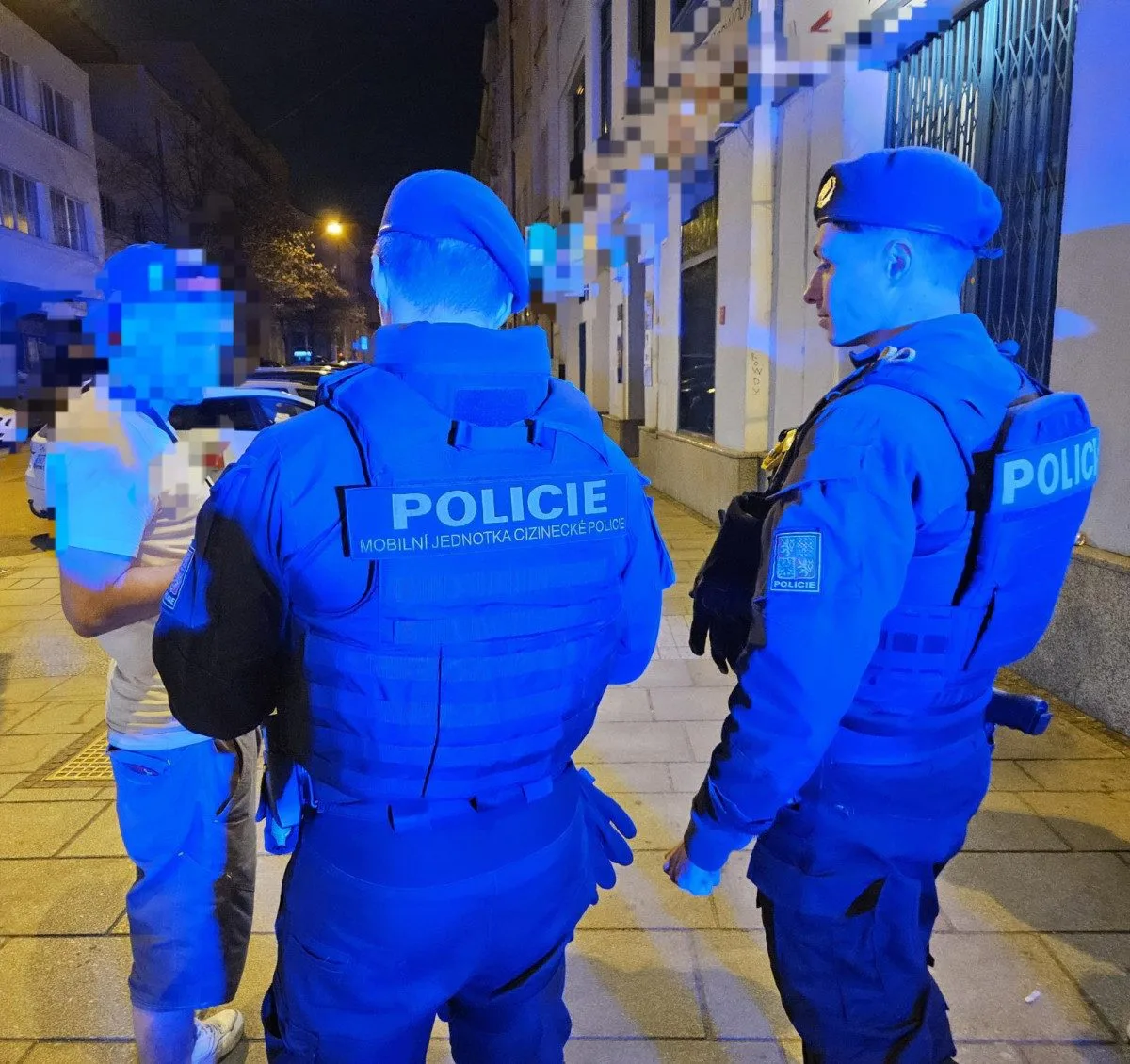Policisté v dubnu uskutečnili rozsáhlou síť pobytových kontrol cizinců. Hledali padělané doklady i nelegální pracovníky