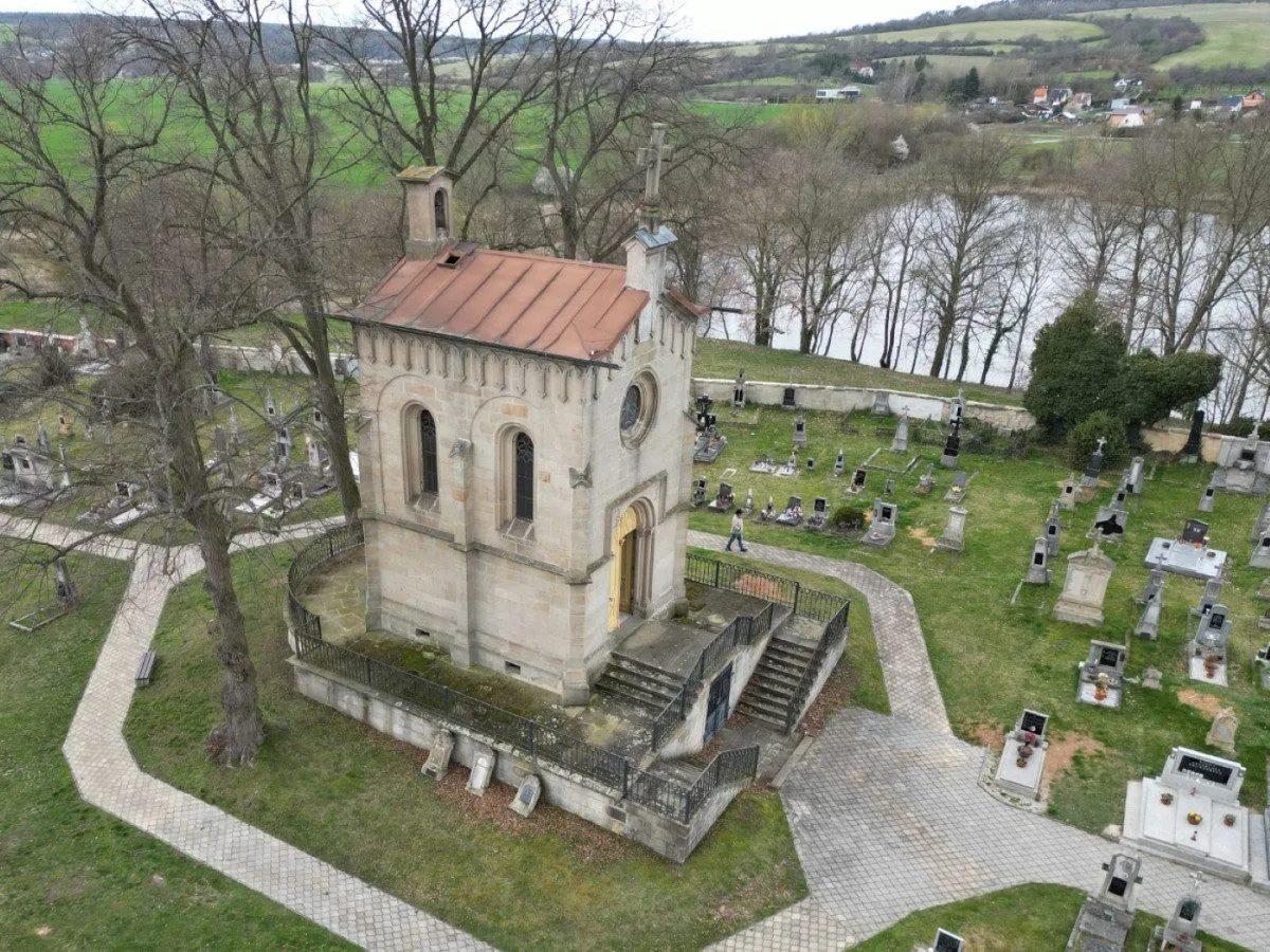 Exhumace ostatků barona přinesla nečekaný objev. Předměty, které odolaly i vykradačům hrobů