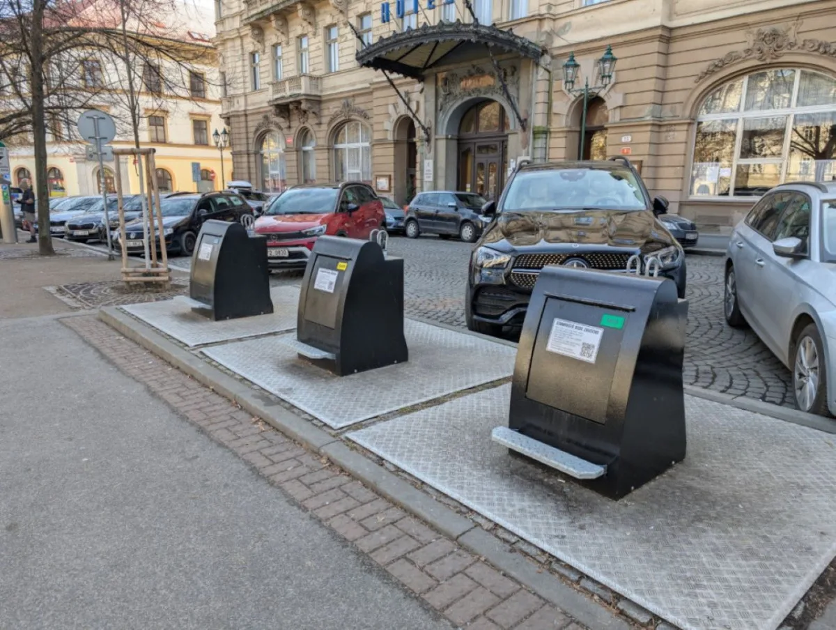 Je dobře když se v Plzni zrušily podzemní kontejnery na odpad, nebo mělo město zapracovat na jejich zachování?