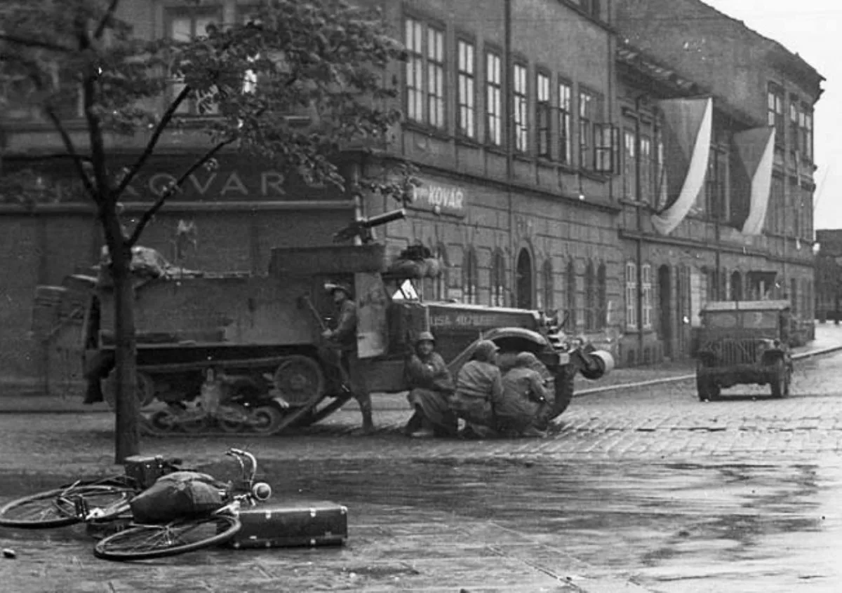 V ulicích Plzně obsazené Němci vypukly boje po příjezdu Američanů 6. května 1945