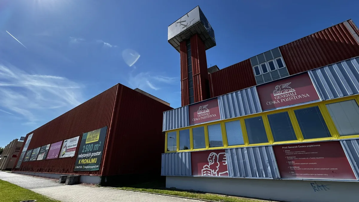 Obří tajemnou budovu mohli lidé po desítkách let poprvé prozkoumat i zevnitř