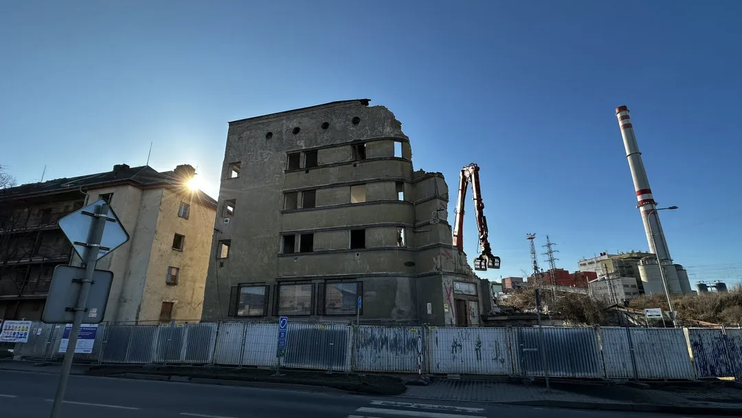 Demolice komplexu budov
