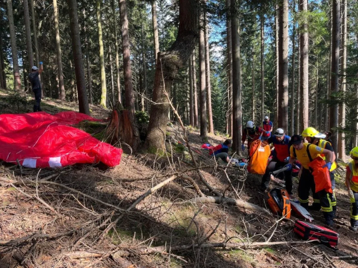 Ilustrační foto je z podobné nehody paraglidisty na Šumavě
