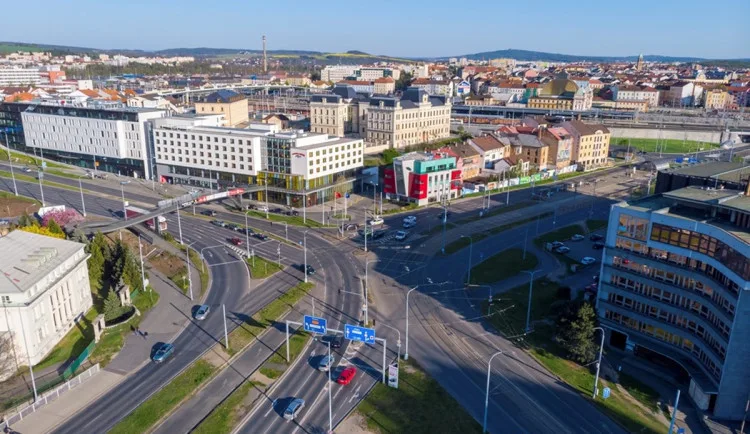 Během letních prázdnin se začne s opravou tramvajové trati ve frekventované křižovatce U Jána