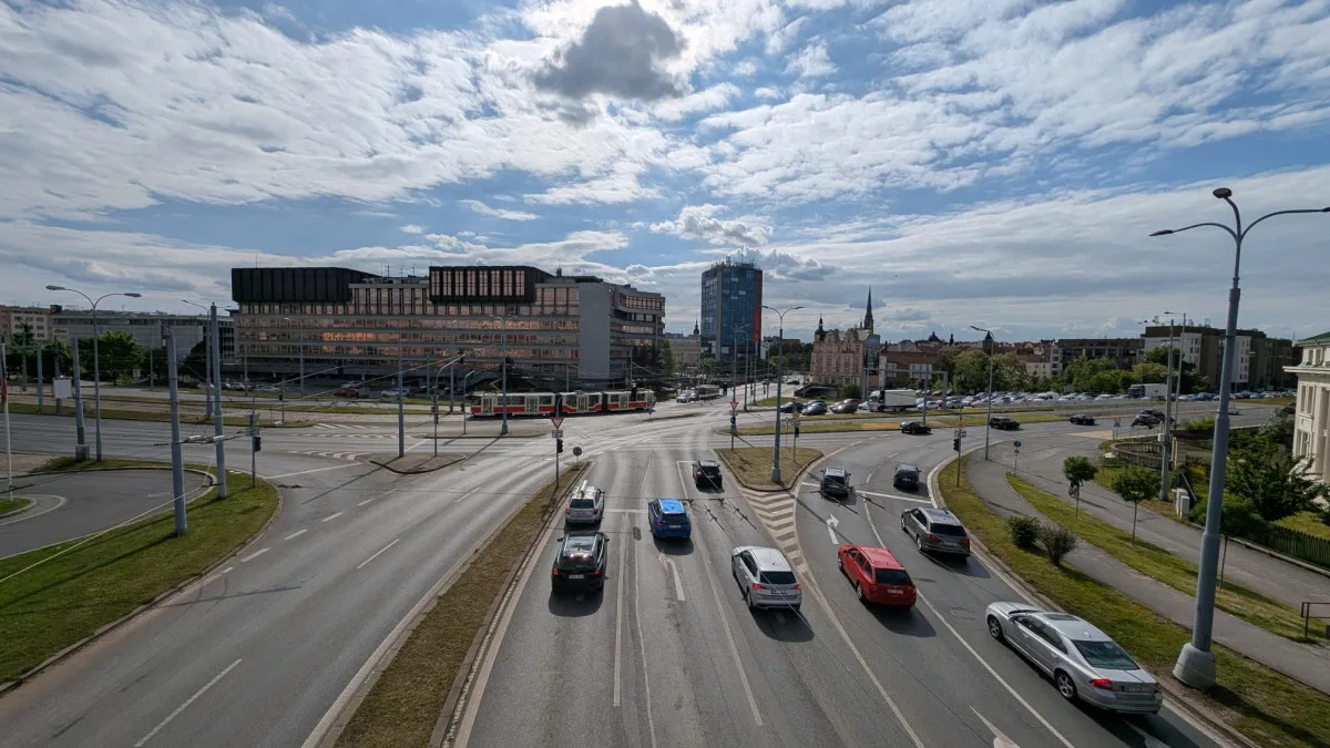 Během letních prázdnin se začne s opravou tramvajové trati ve frekventované křižovatce U Jána